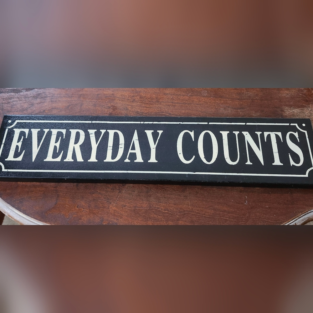 Black and White 'Everyday Counts' Sign